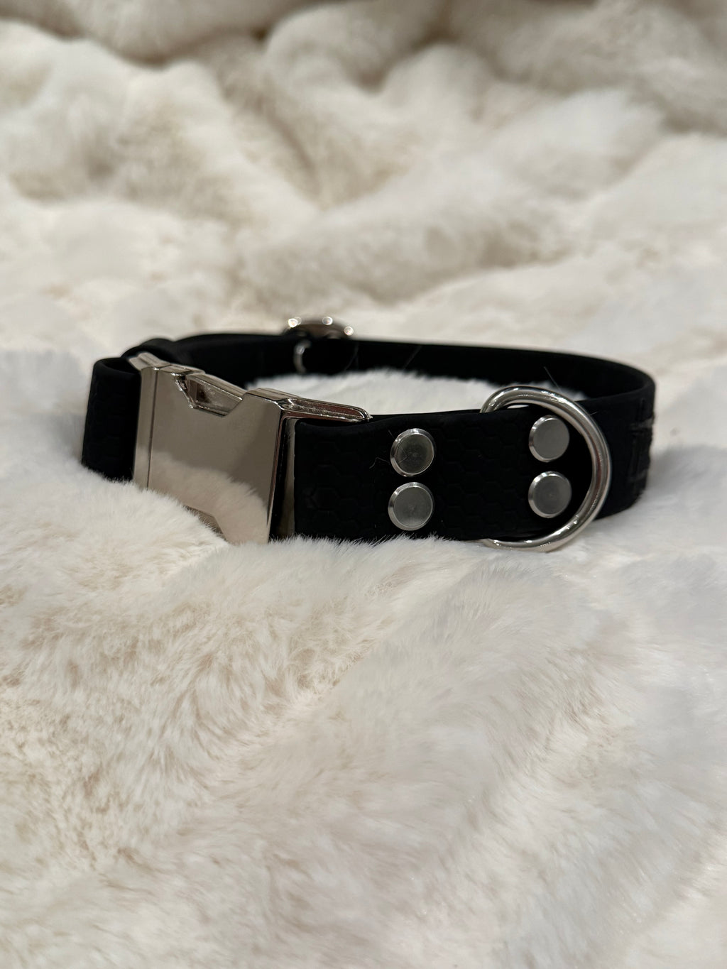 ”Hexa” halsband med snabbspänne