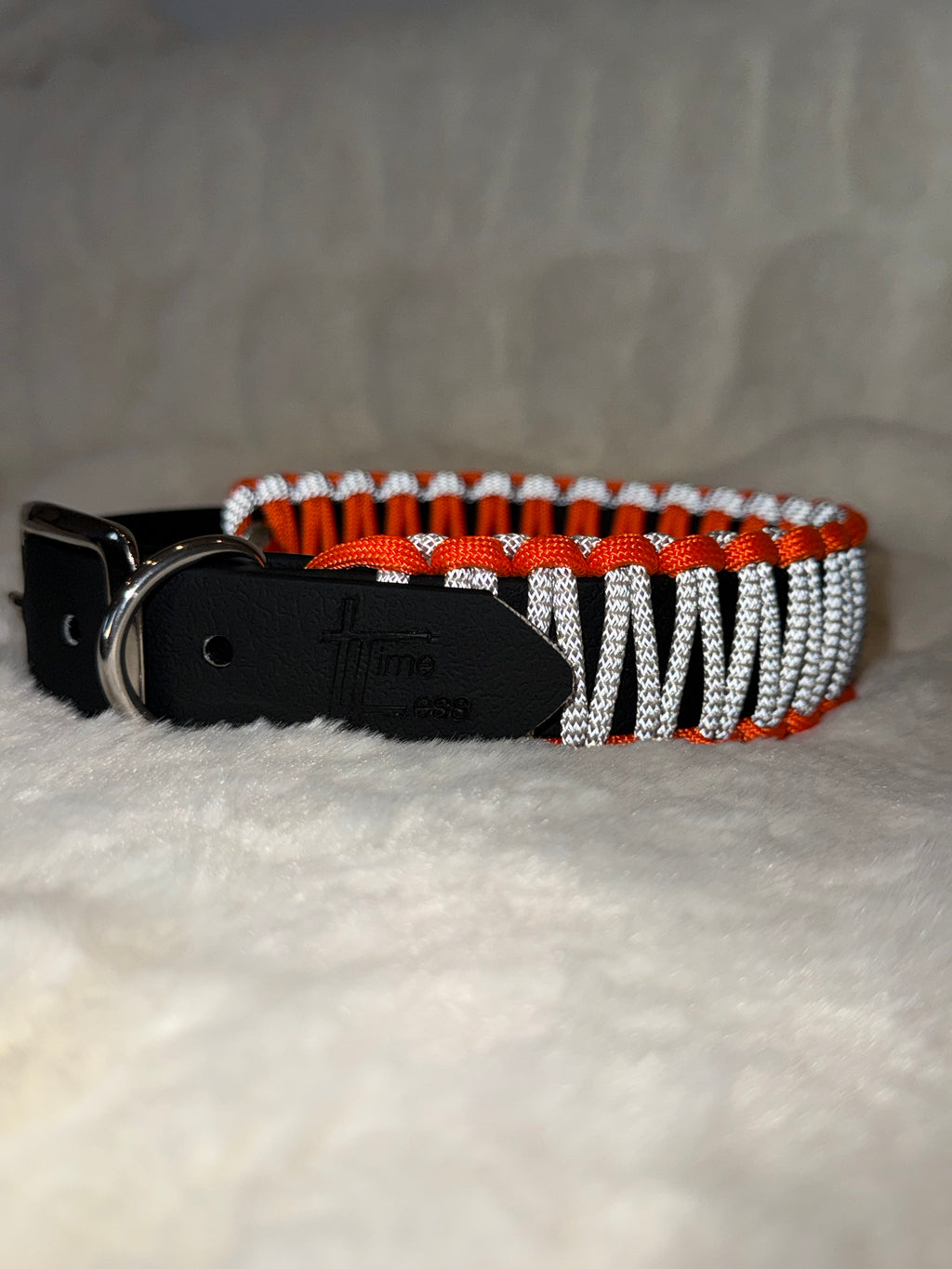 Reflexparacord halsband med färg detalj