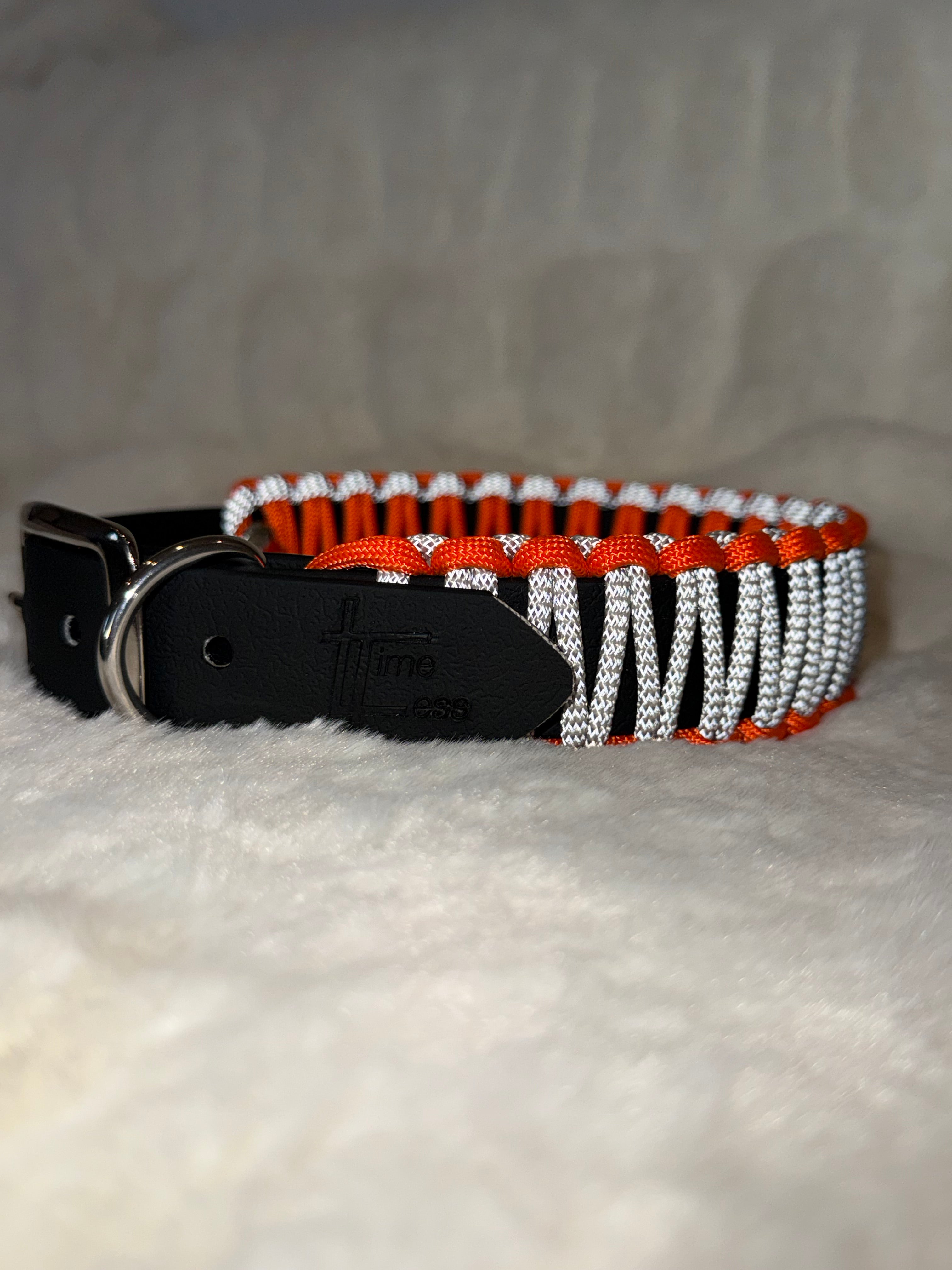 Reflexparacord halsband med färg detalj
