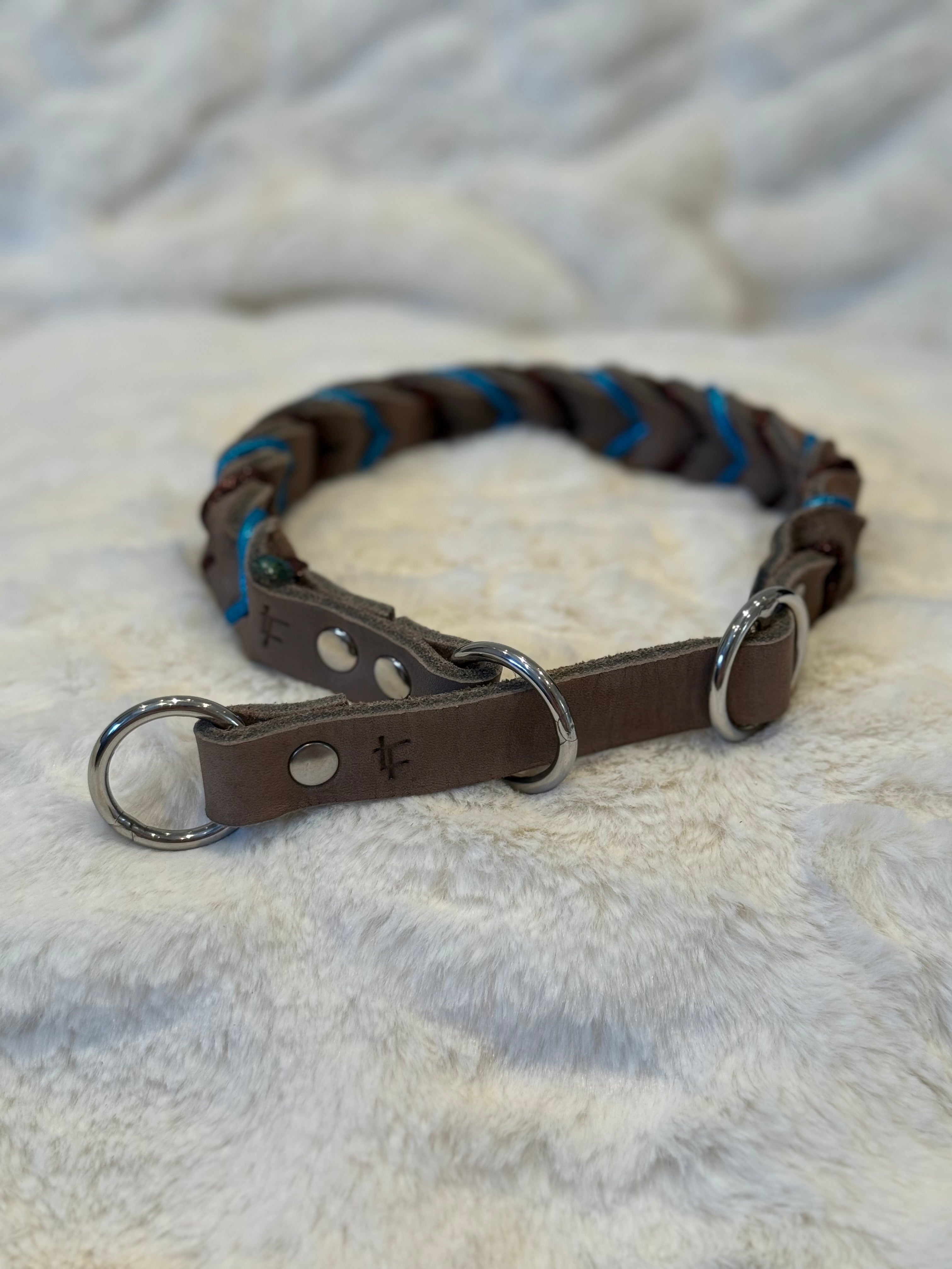 Flätat läderhalsband