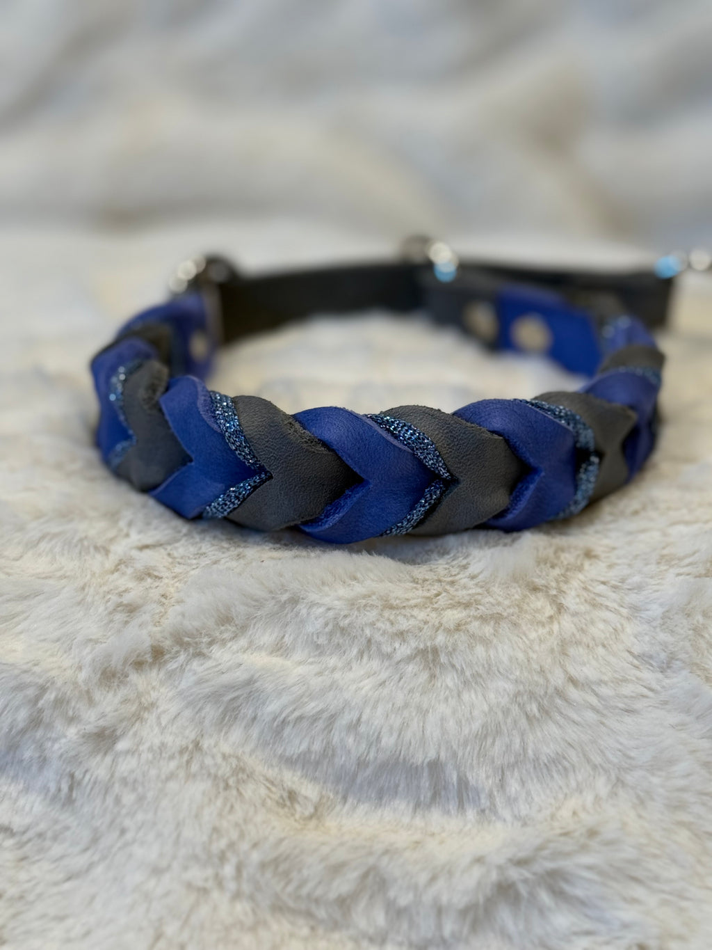 Flätat läderhalsband
