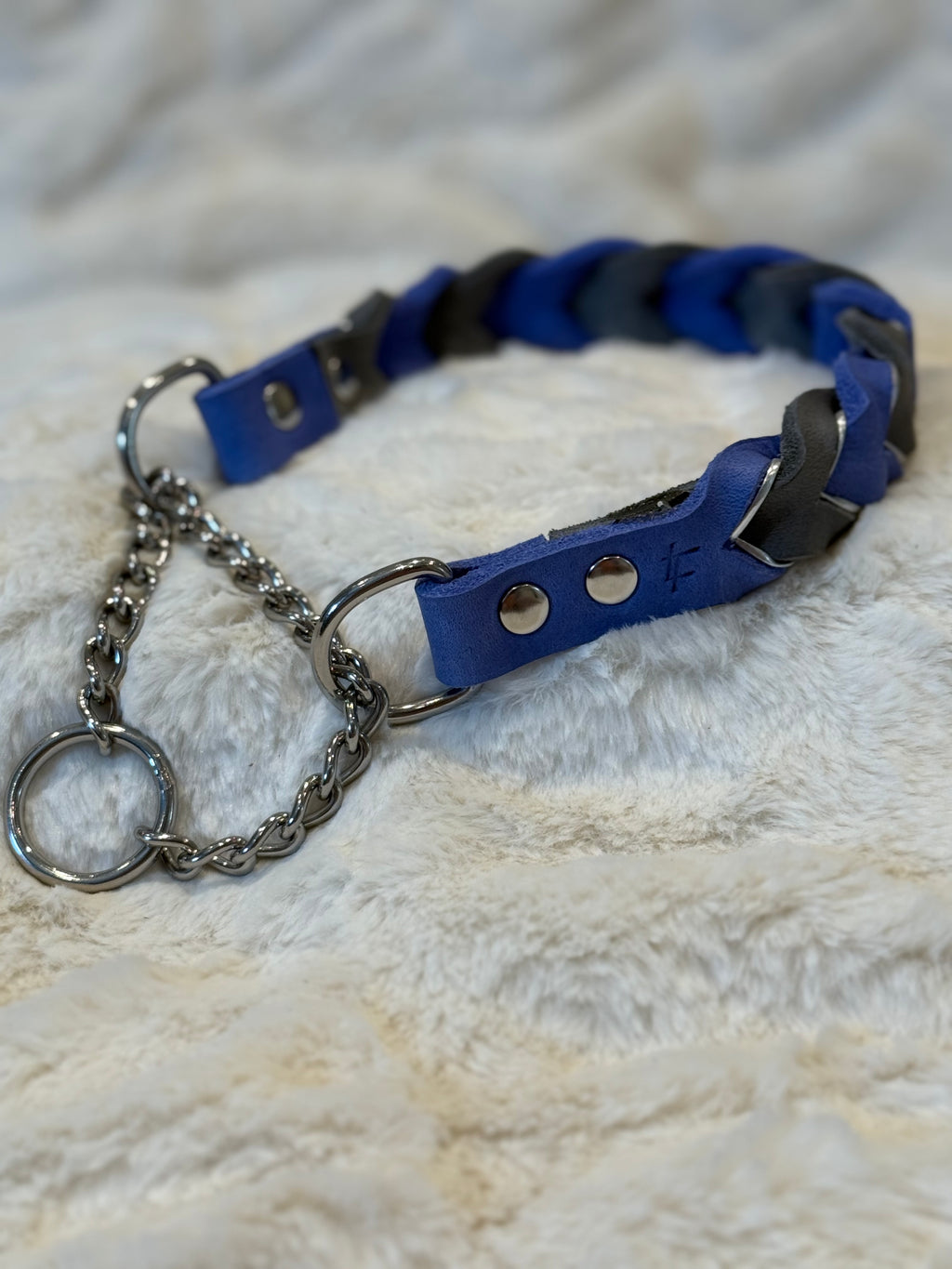 Flätat läderhalsband