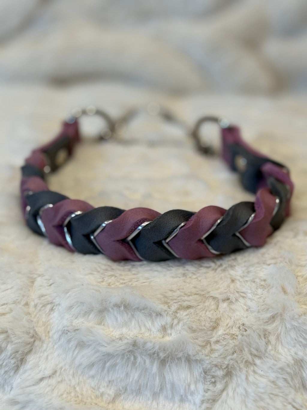 Flätat läderhalsband