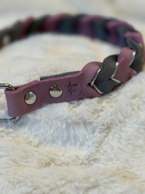Flätat läderhalsband