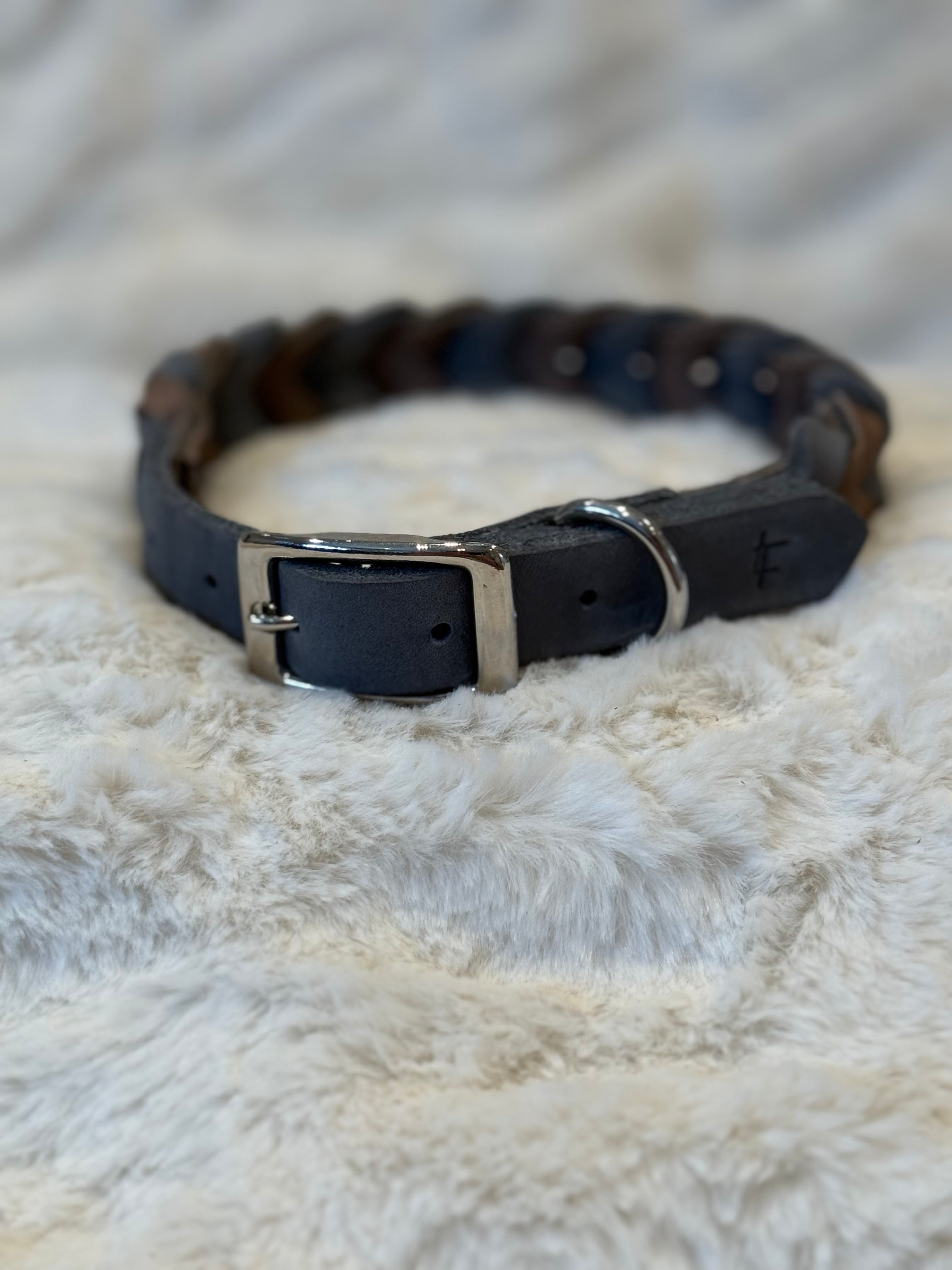 Flätat läderhalsband